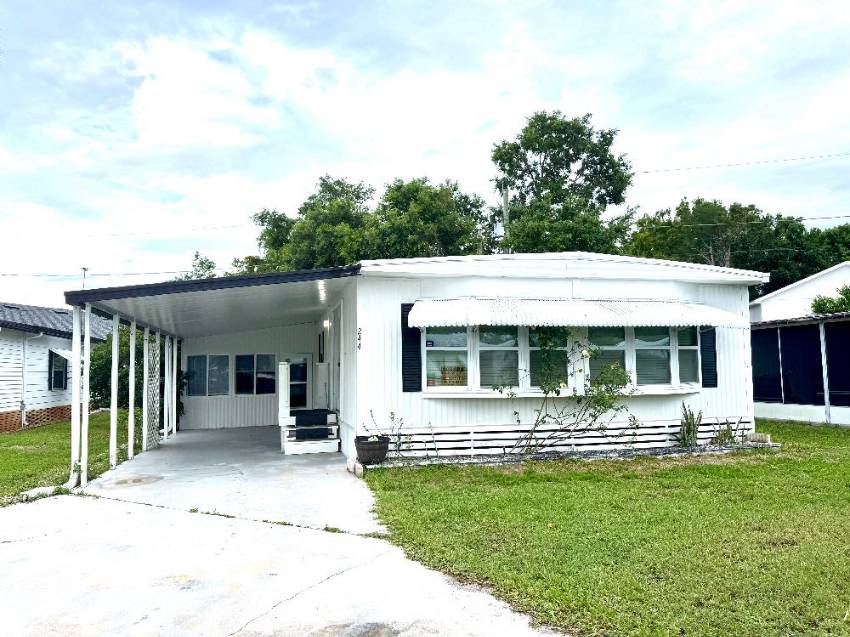 Winter Haven, FL Mobile Home for Sale located at 244 Hummingbird Lane Winterset Shores Estates